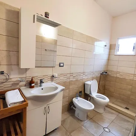 Late Nature House Gjirokastër