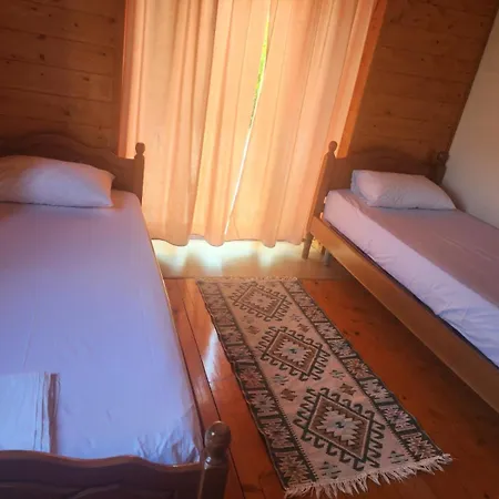 Late Nature House Campingplatz Gjirokastër